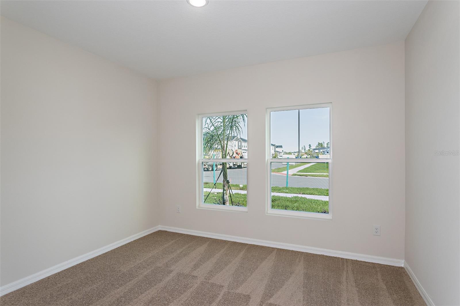 36715 THORNHEDGE DR — photo 13