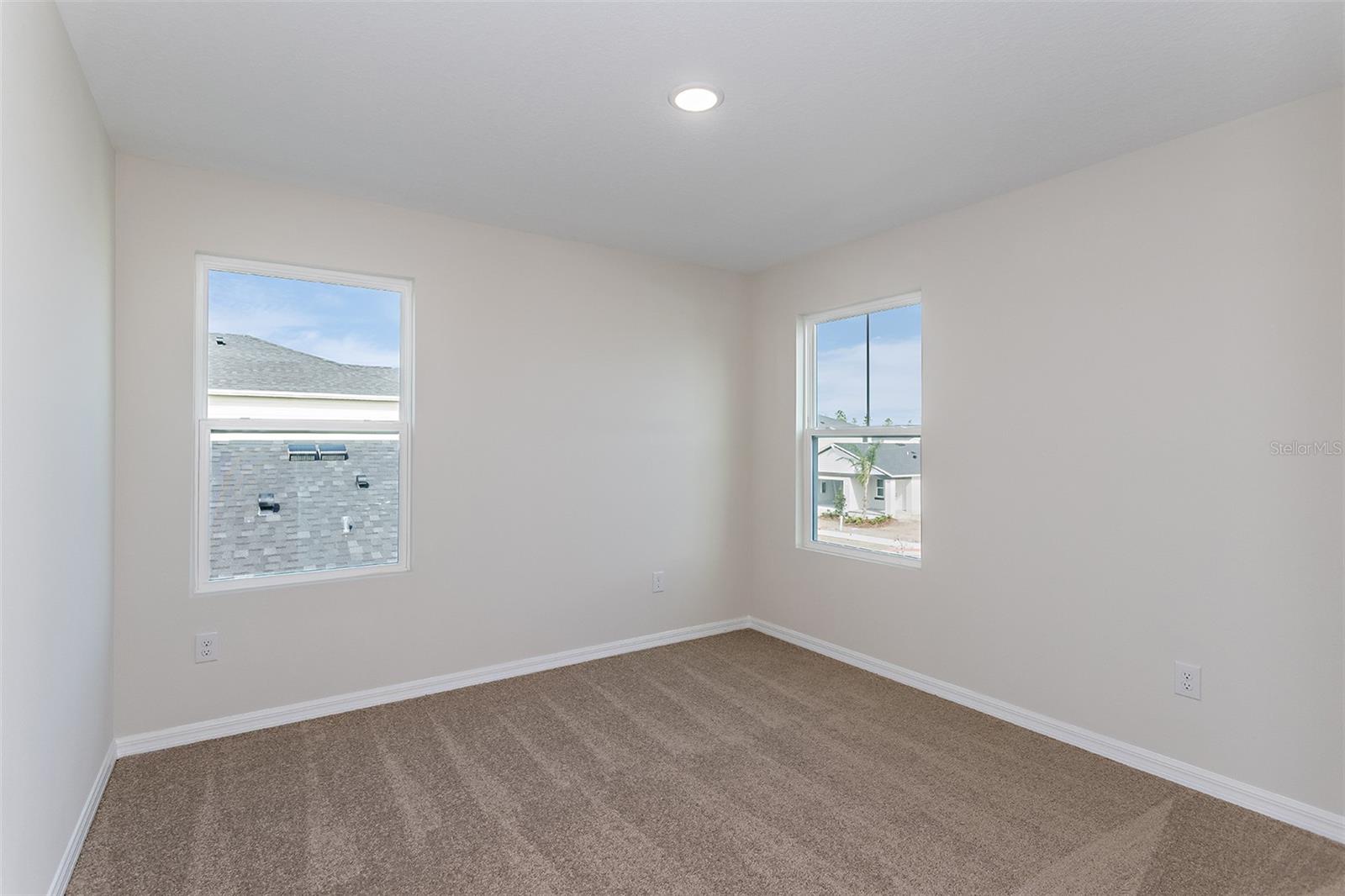 36715 THORNHEDGE DR — photo 15