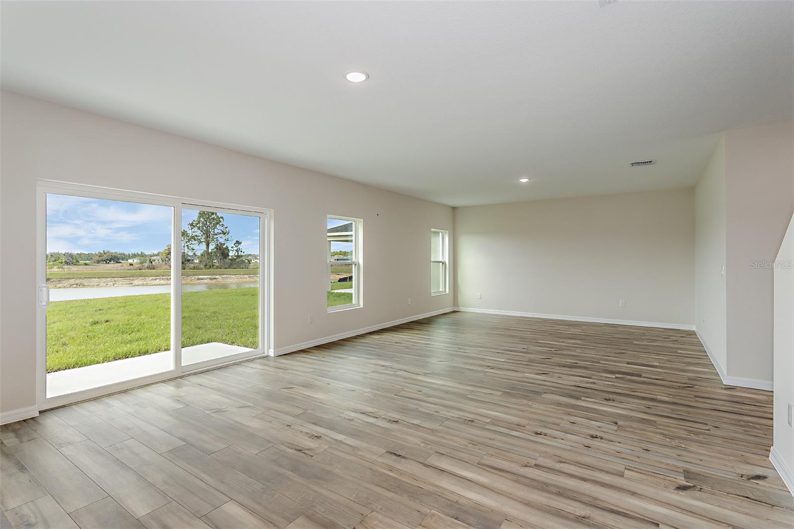 36715 THORNHEDGE DR — photo 3