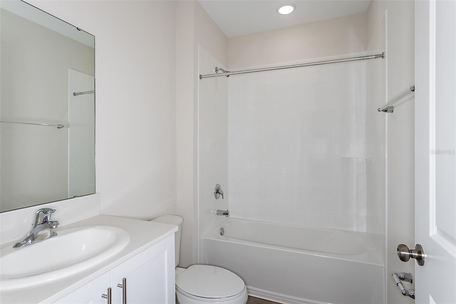 36715 THORNHEDGE DR — photo 17