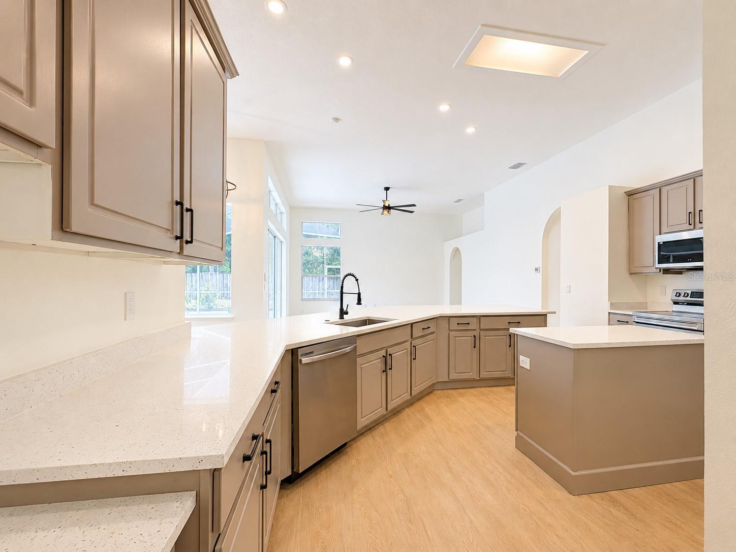 2532 BELLWOOD DR — photo 22