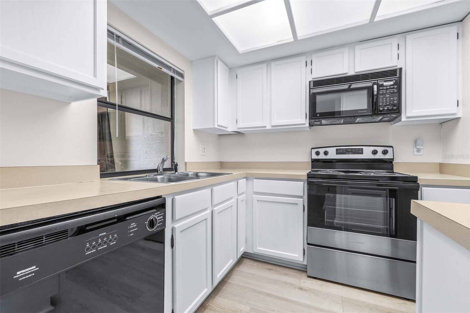 13602 S VILLAGE DR #1107 — photo 9