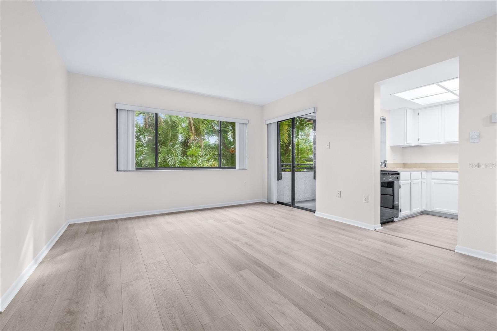 13602 S VILLAGE DR #1107 — photo 5