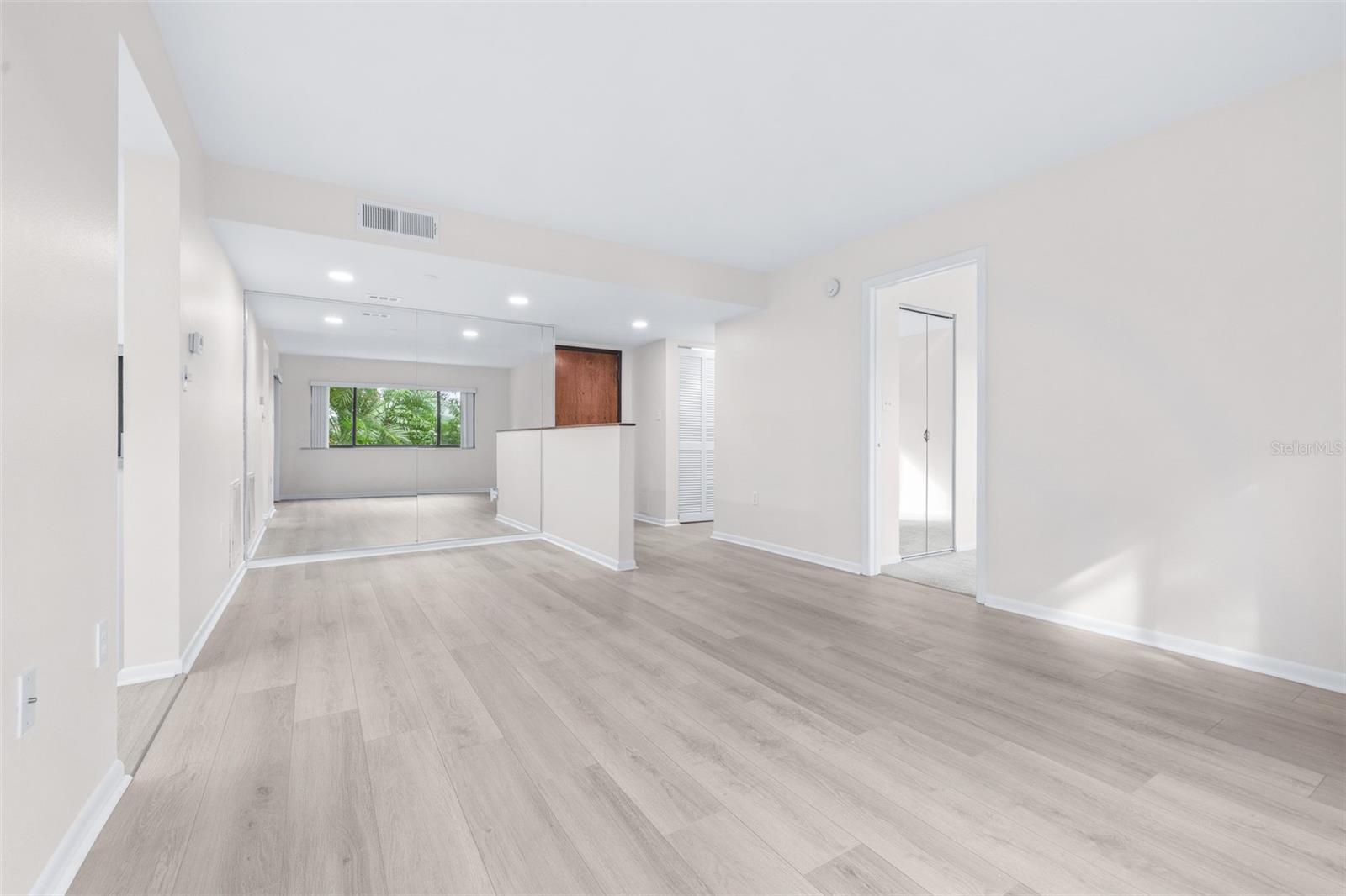 13602 S VILLAGE DR #1107 — photo 7