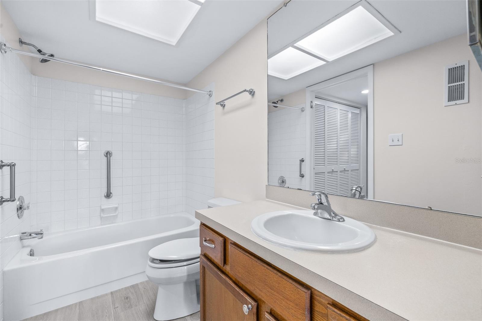13602 S VILLAGE DR #1107 — photo 17