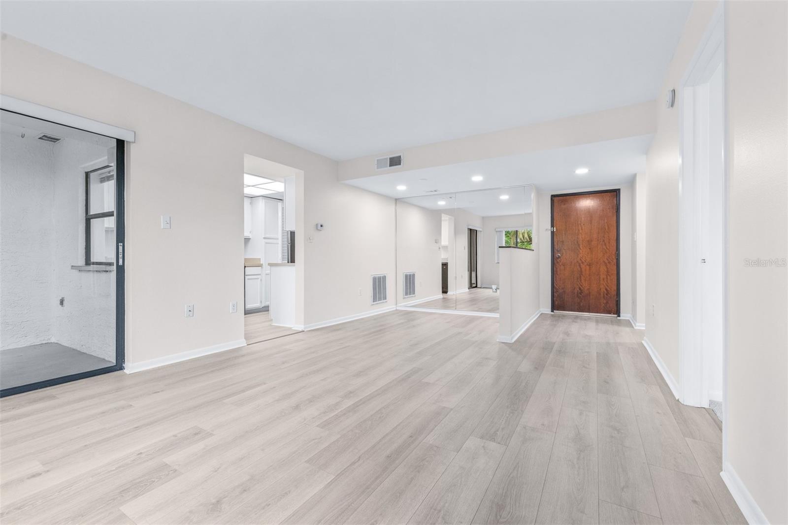 13602 S VILLAGE DR #1107 — photo 8