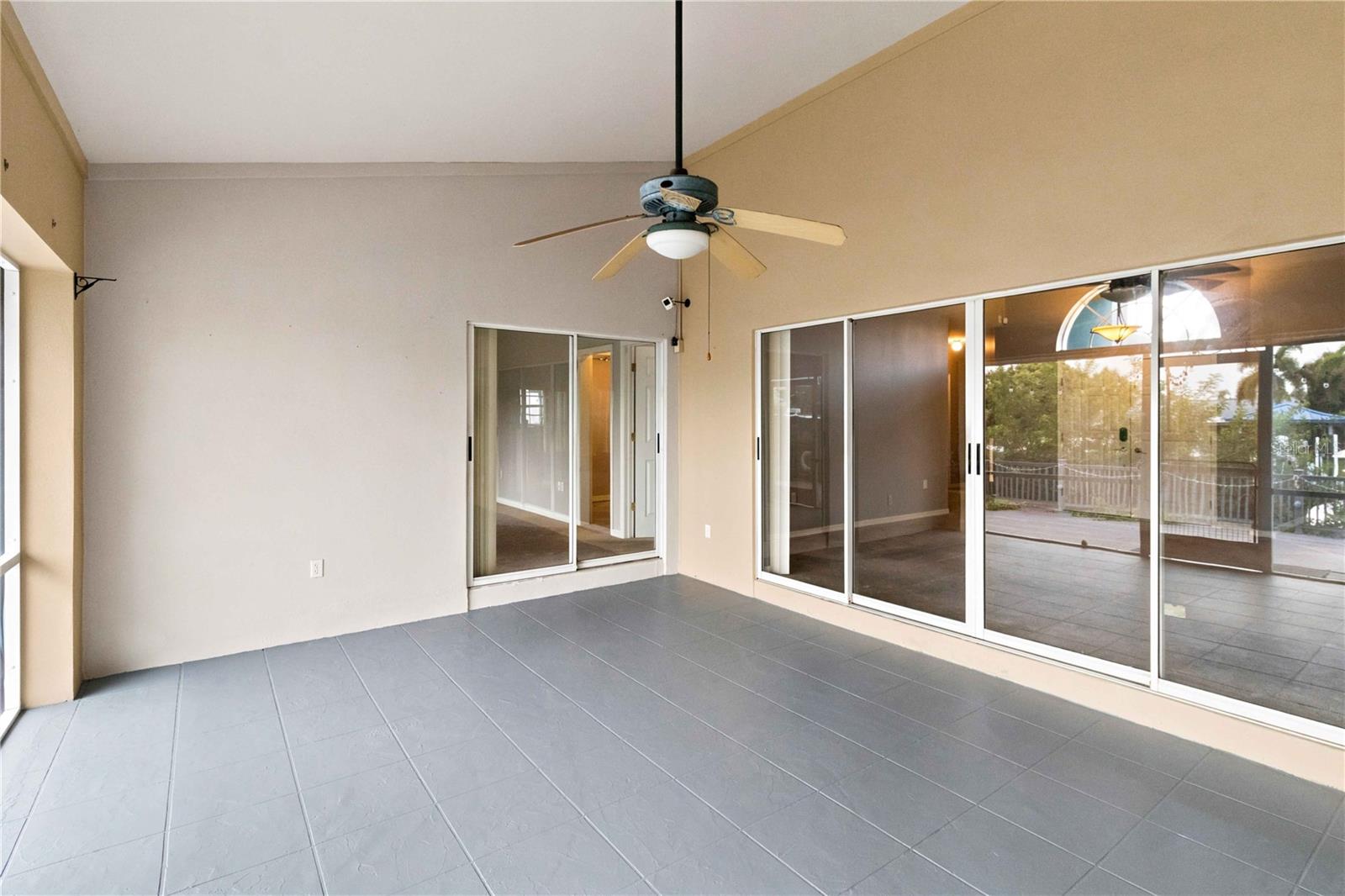 6511 DOLPHIN COVE DR — photo 31