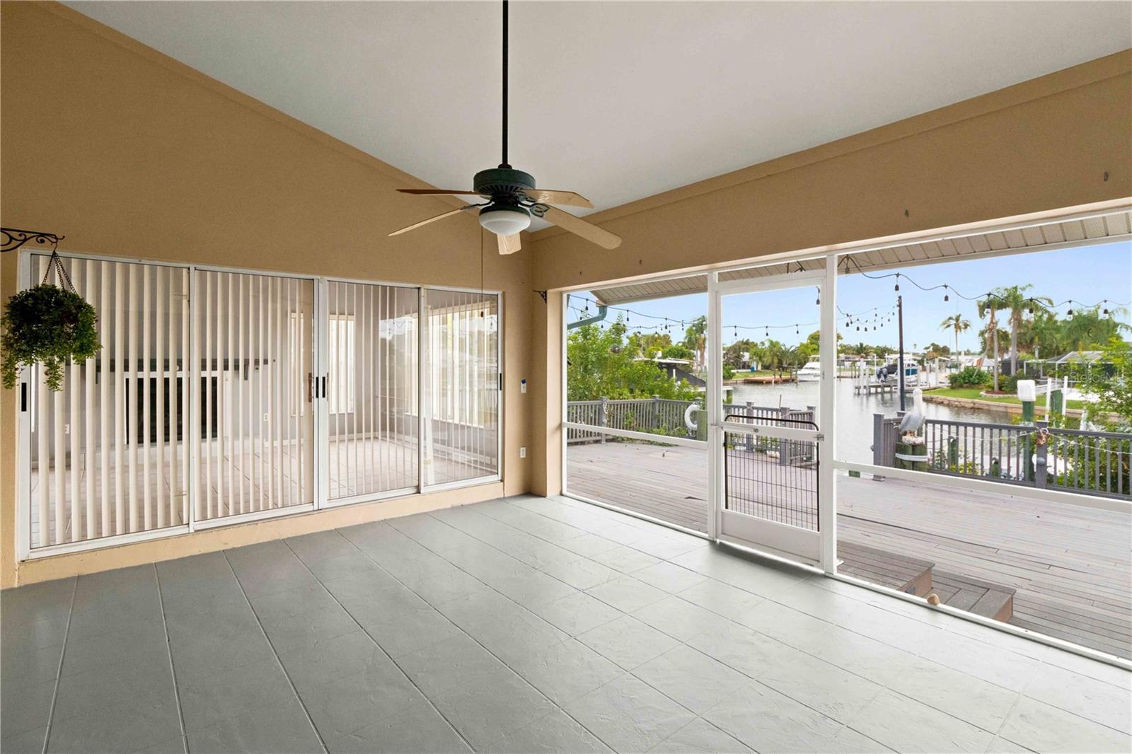 6511 DOLPHIN COVE DR — photo 30