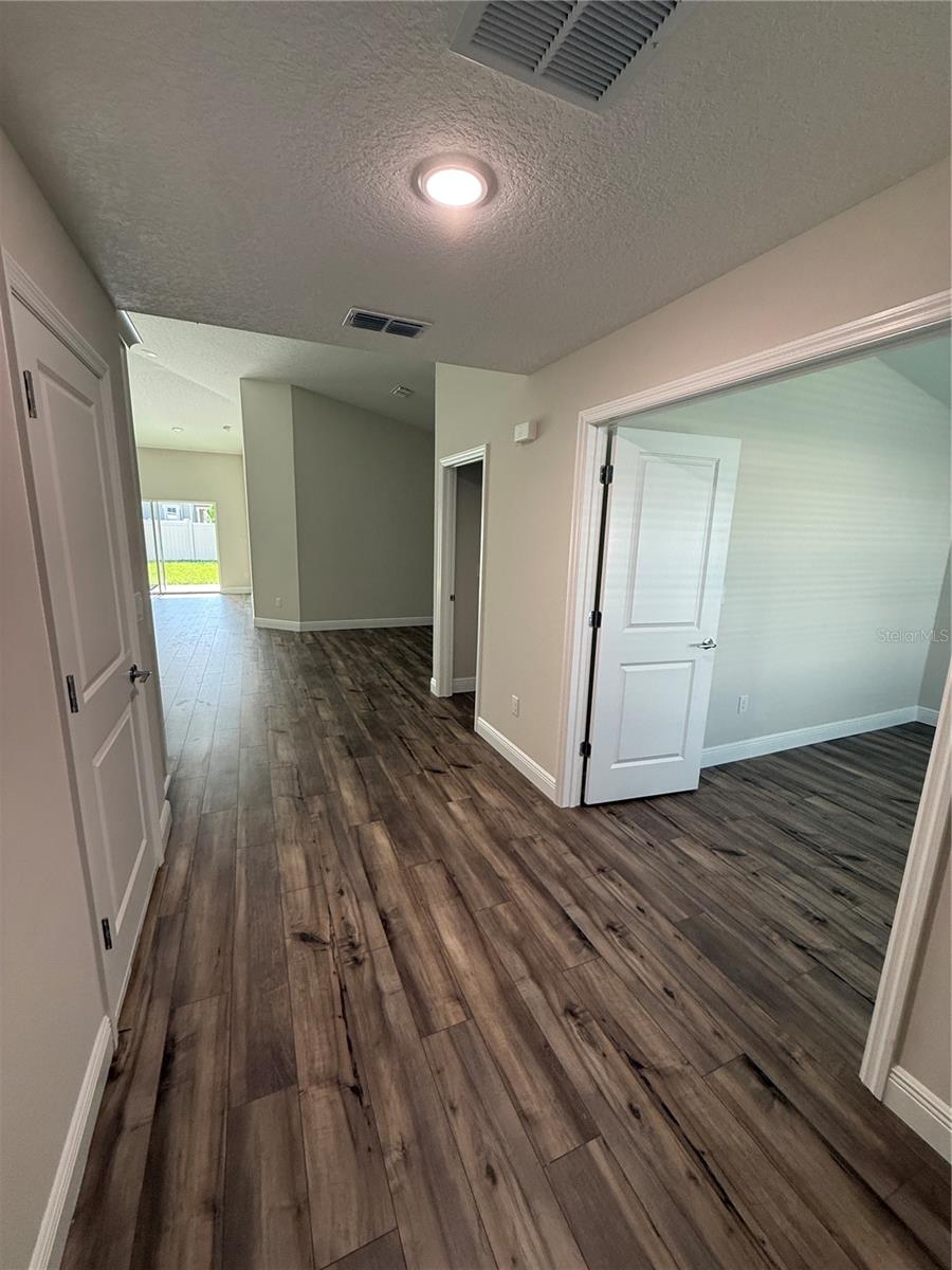 9924 ANNUNCIATION DRIVE — photo 2