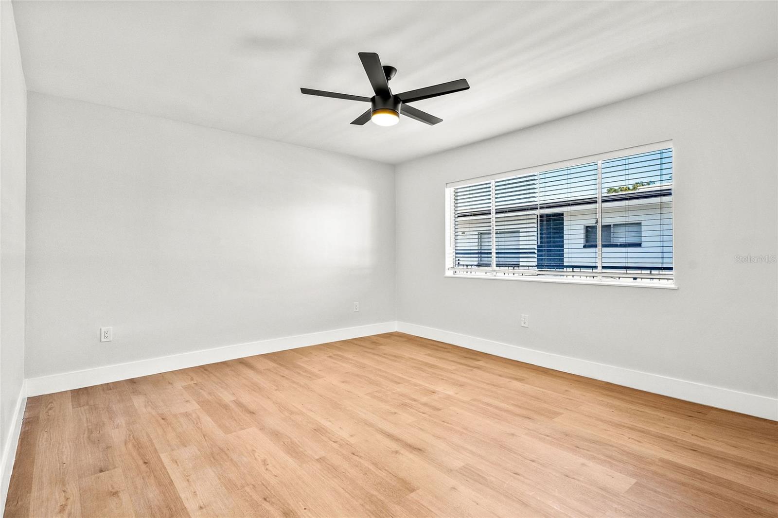 300 S NIMBUS AVE #3 — photo 5