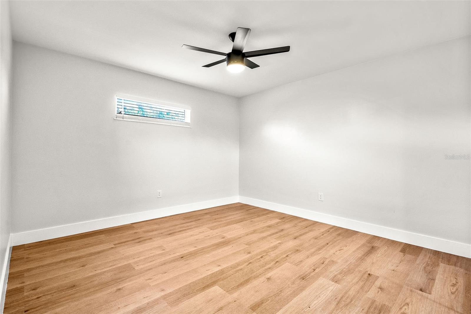 300 S NIMBUS AVE #3 — photo 8