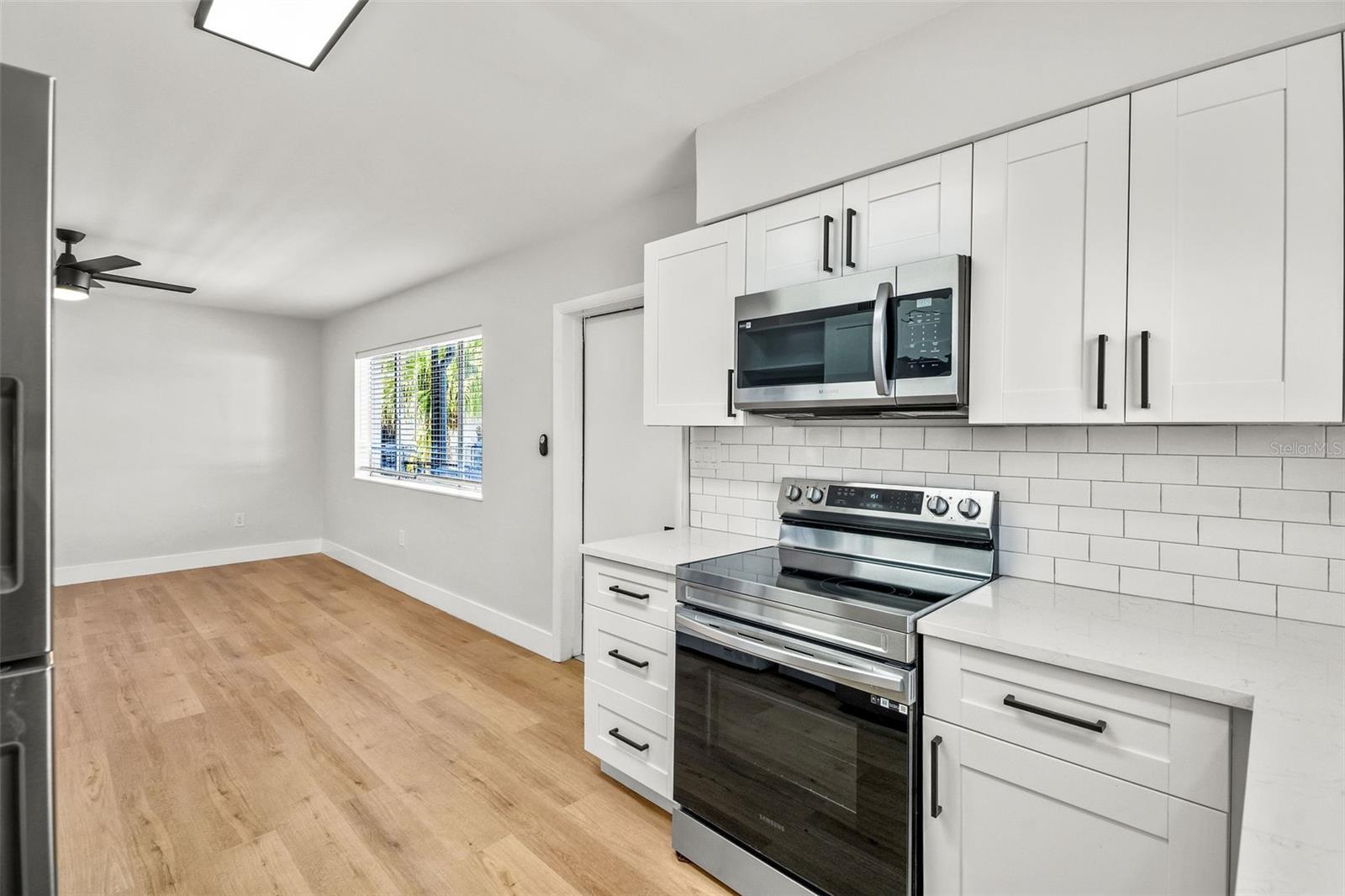 300 S NIMBUS AVE #3 — photo 2