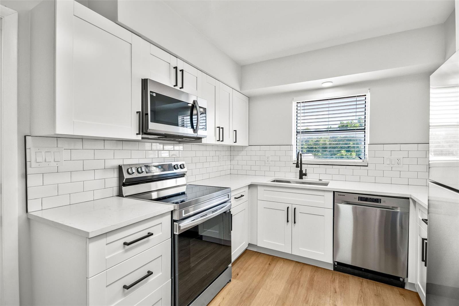 300 S NIMBUS AVE #3 — photo 3
