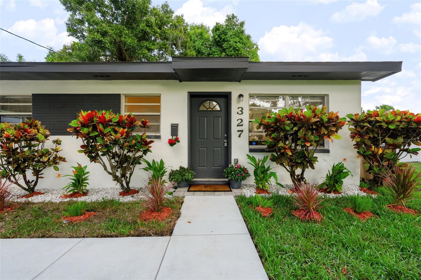 327 BARBARA CIR — photo 2