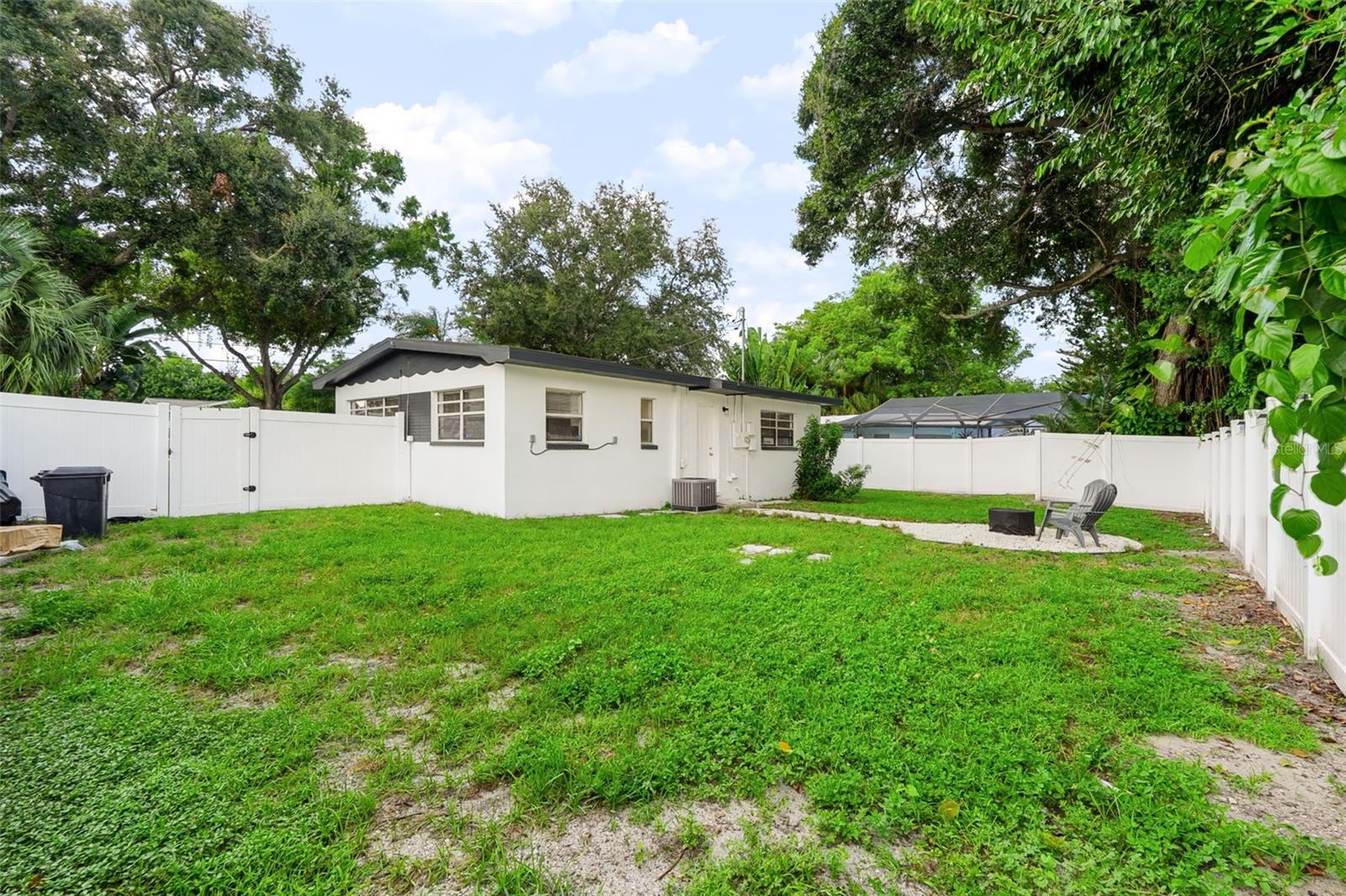 327 BARBARA CIR — photo 22