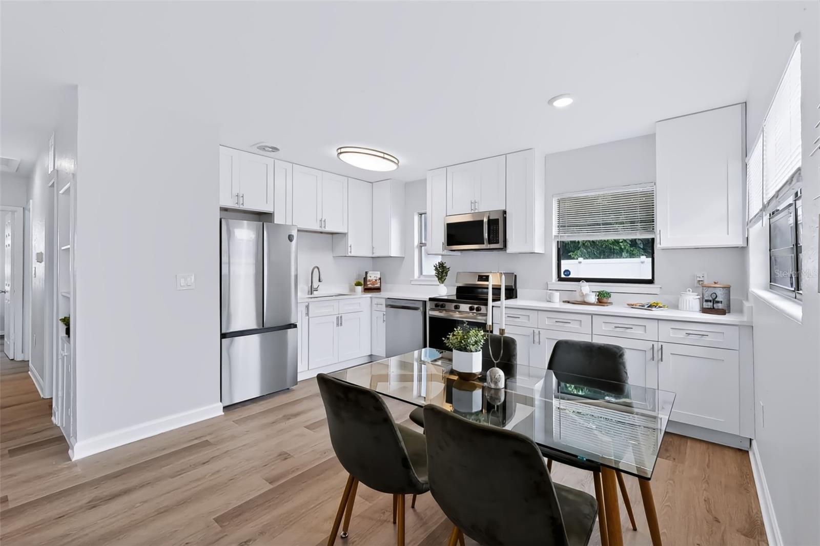 327 BARBARA CIR — photo 13