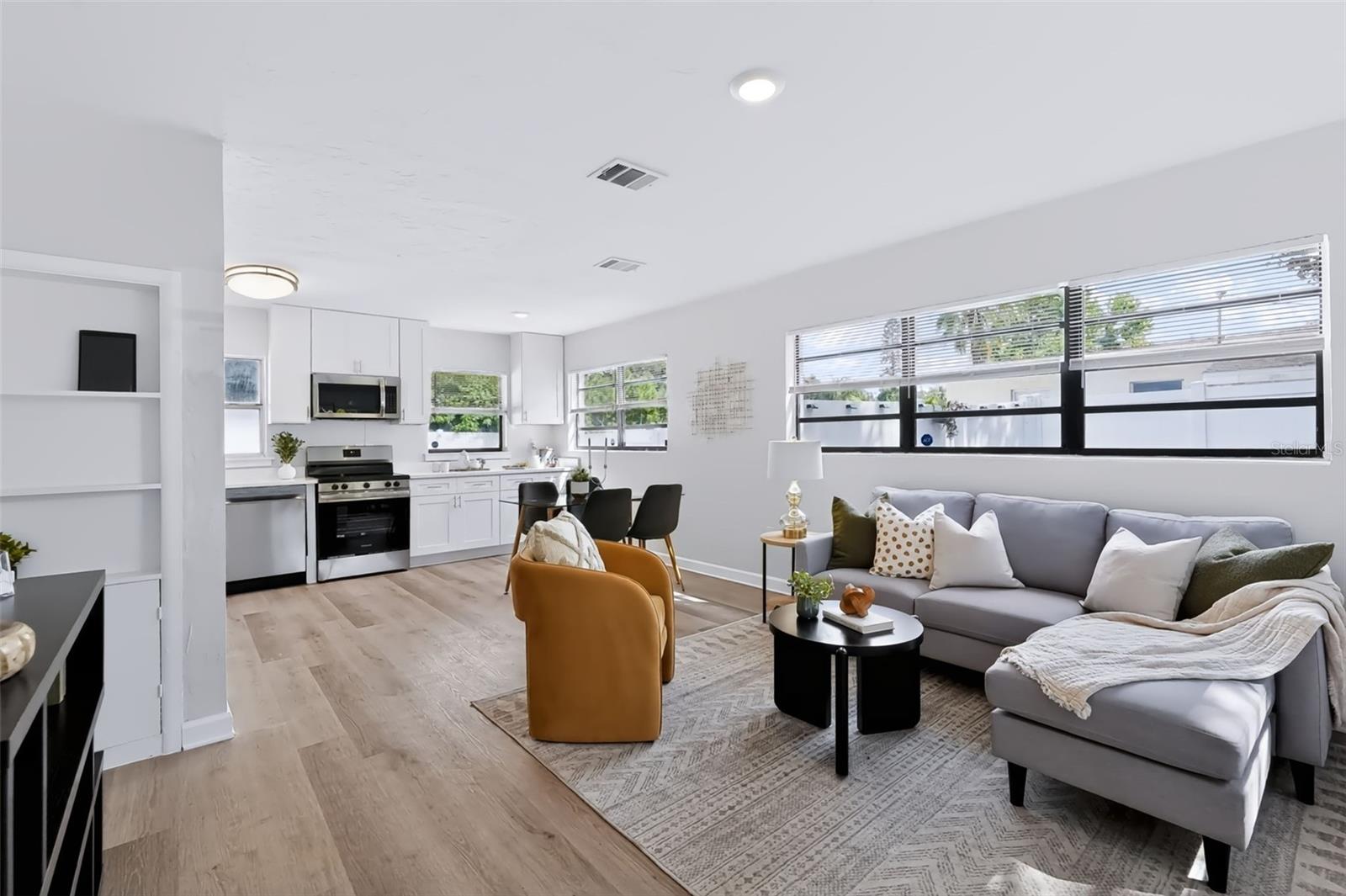 327 BARBARA CIR — photo 7