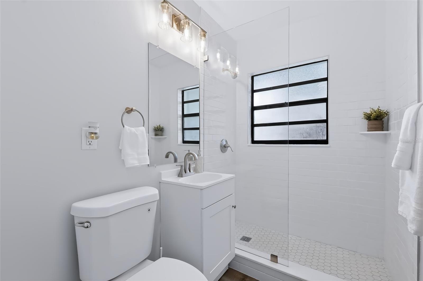 327 BARBARA CIR — photo 15