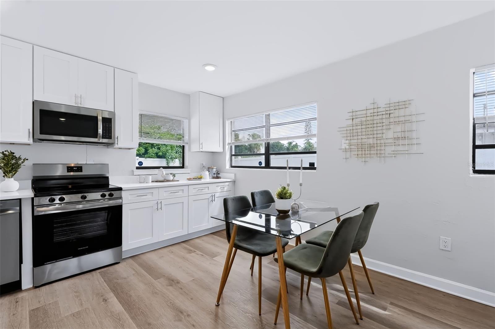 327 BARBARA CIR — photo 11