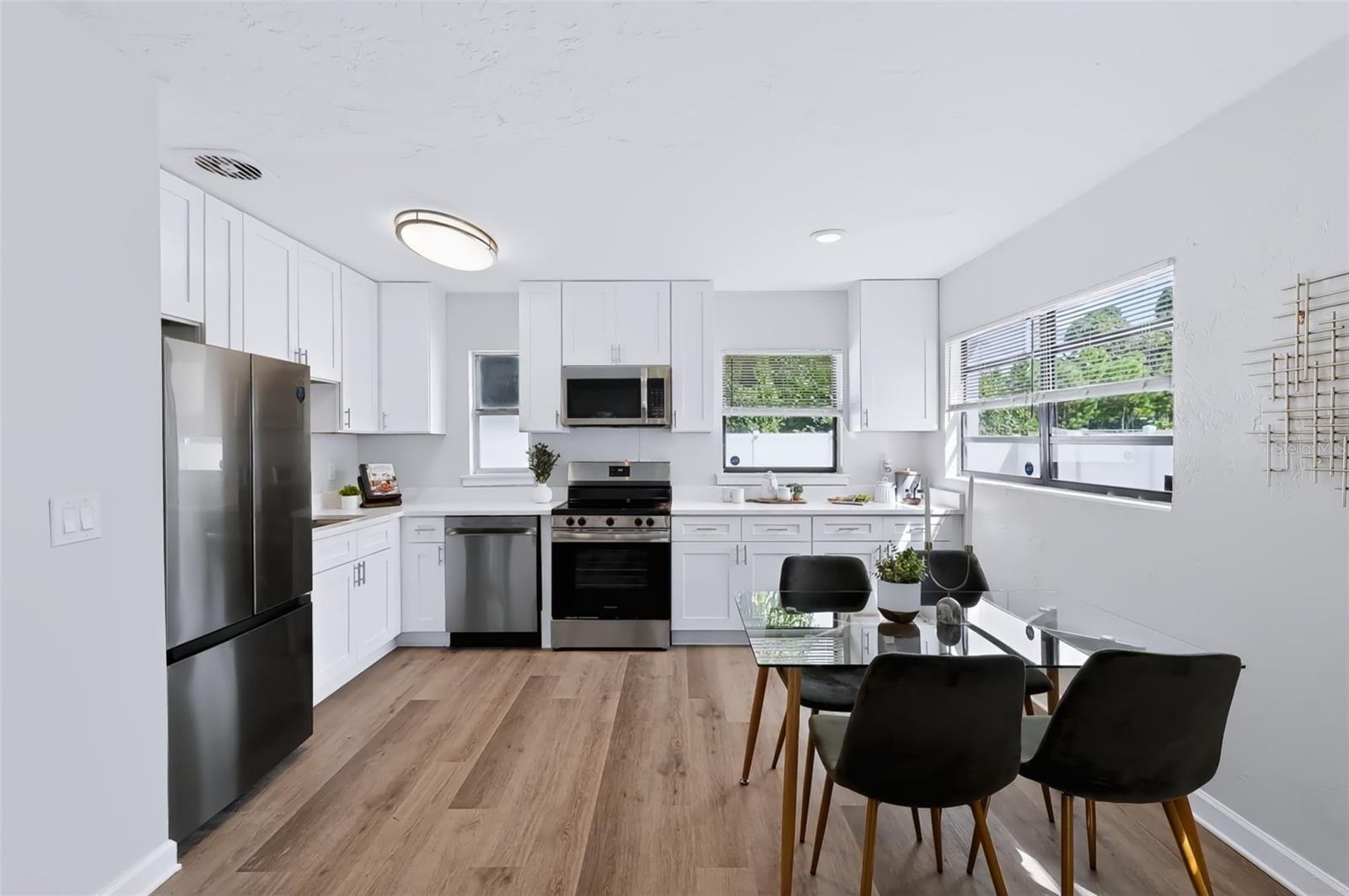 327 BARBARA CIR — photo 10
