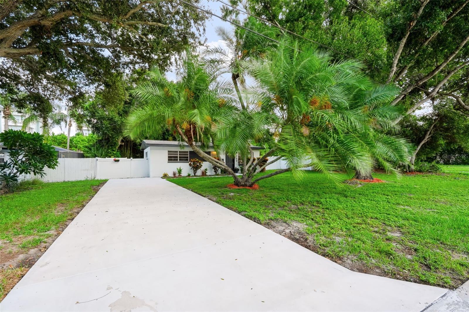 327 BARBARA CIR — photo 25