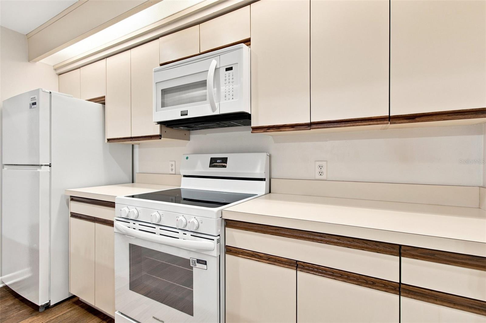 2530 W MARYLAND AVE #C — photo 20