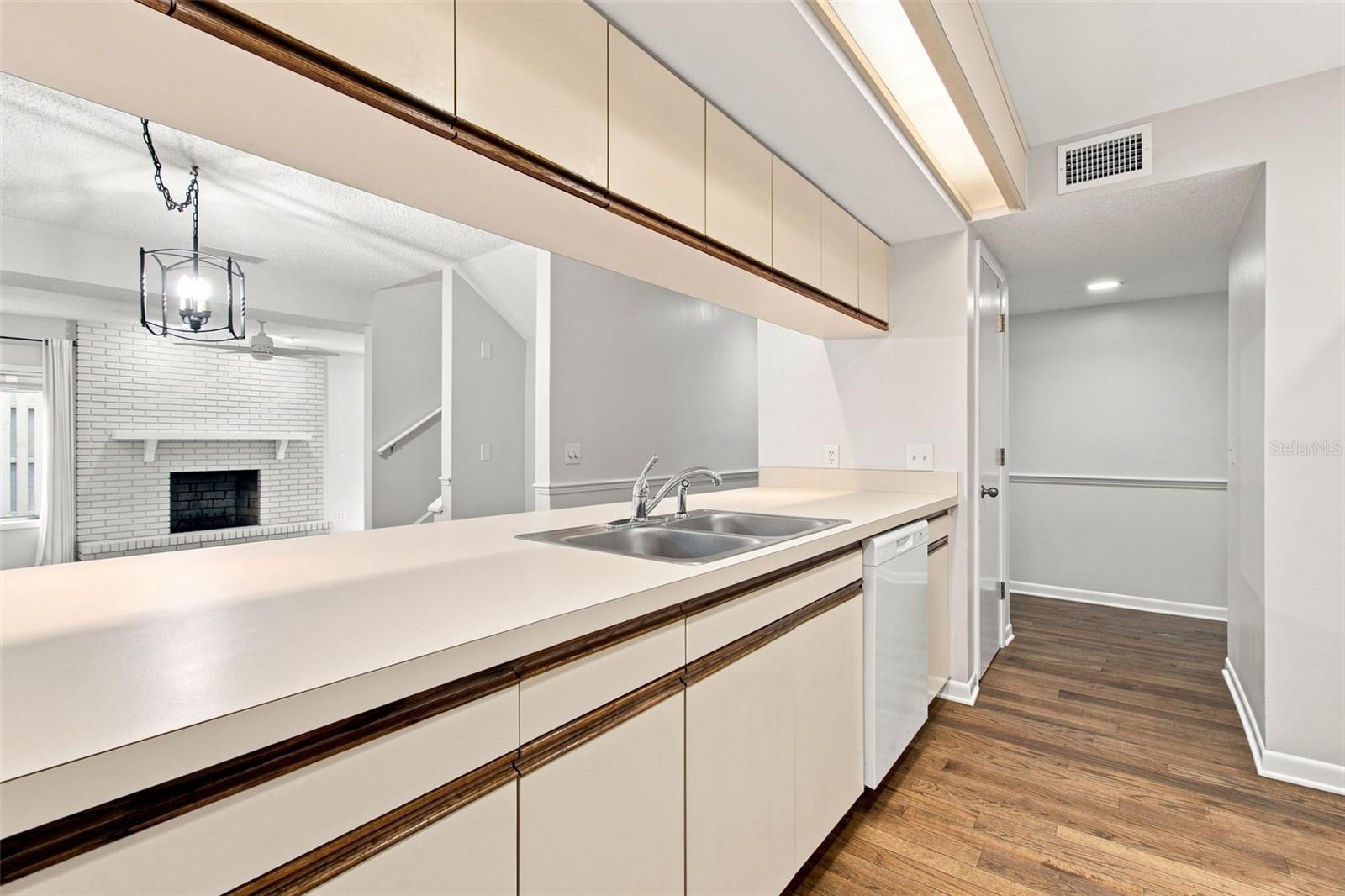 2530 W MARYLAND AVE #C — photo 24