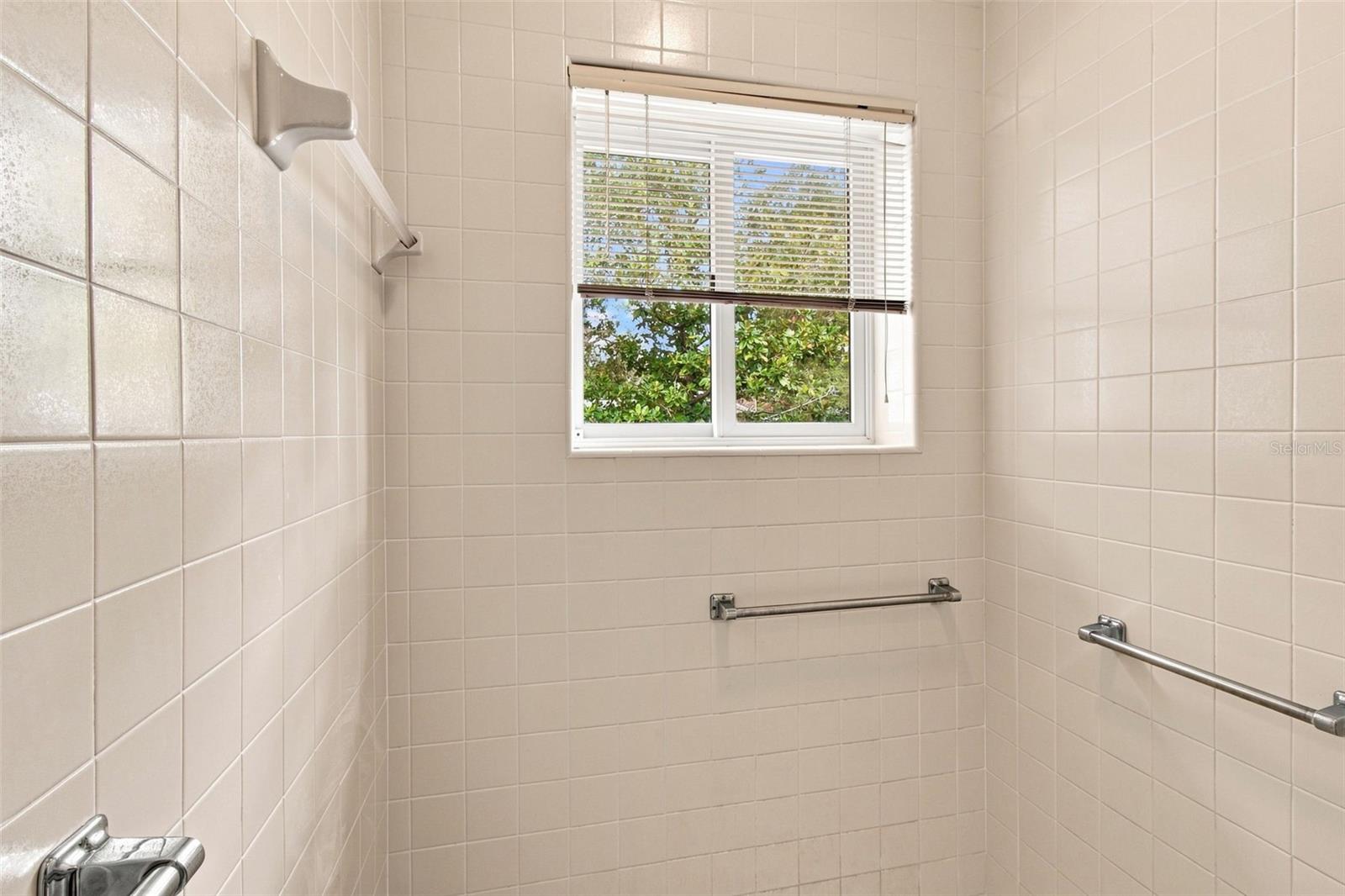 2530 W MARYLAND AVE #C — photo 41