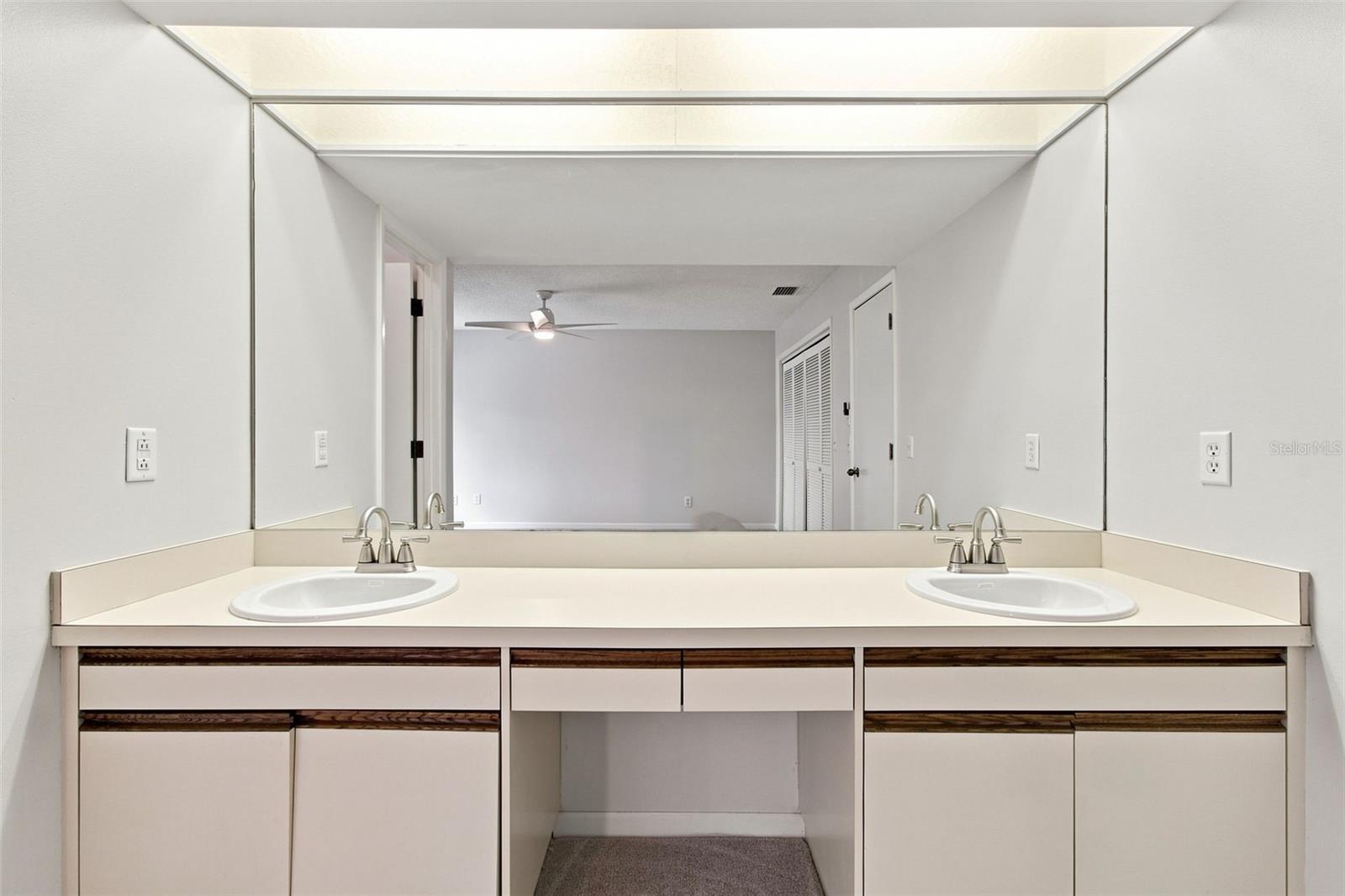 2530 W MARYLAND AVE #C — photo 39