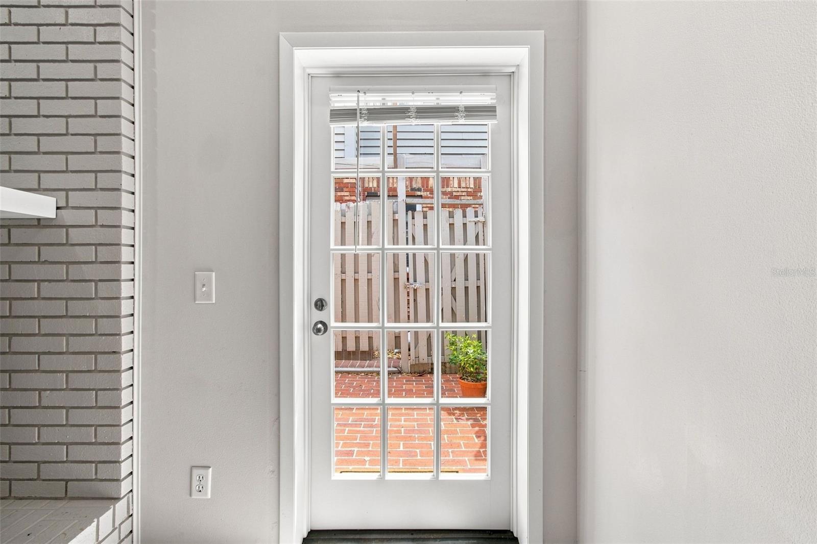 2530 W MARYLAND AVE #C — photo 27