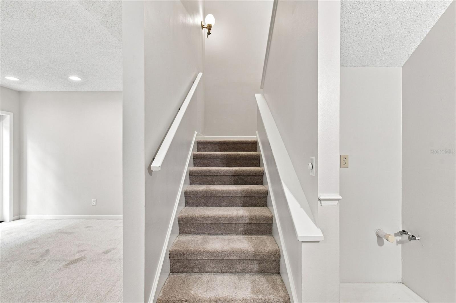 2530 W MARYLAND AVE #C — photo 32