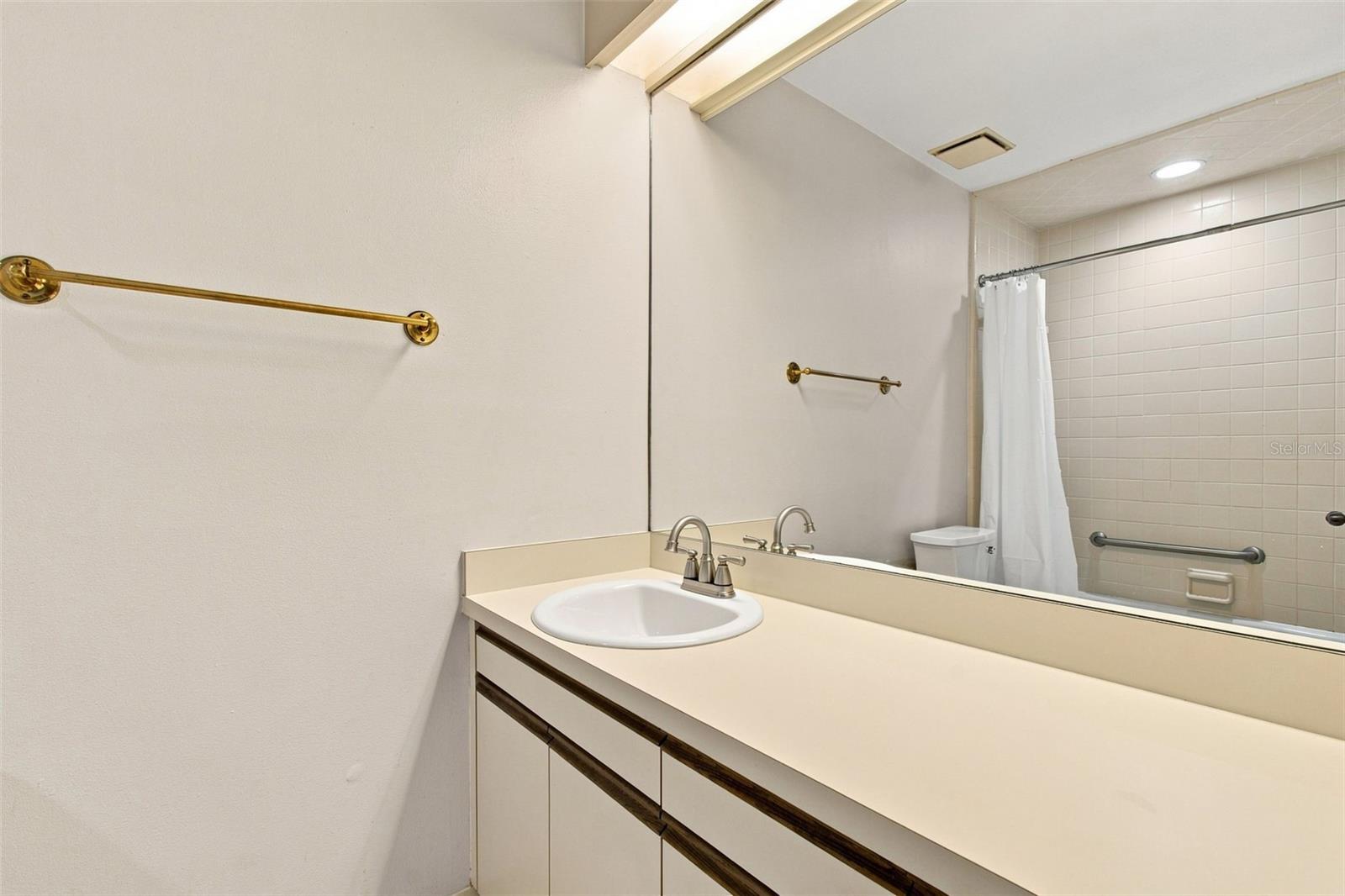 2530 W MARYLAND AVE #C — photo 46