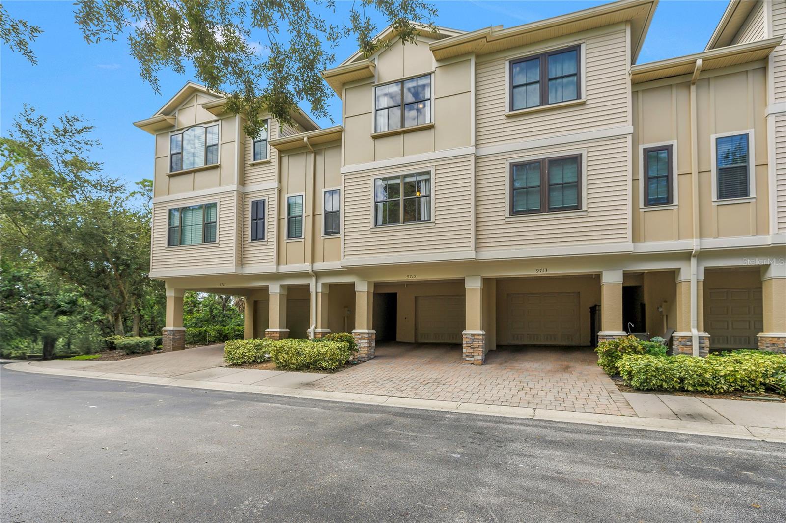 9715 BAY GROVE LN — photo 3