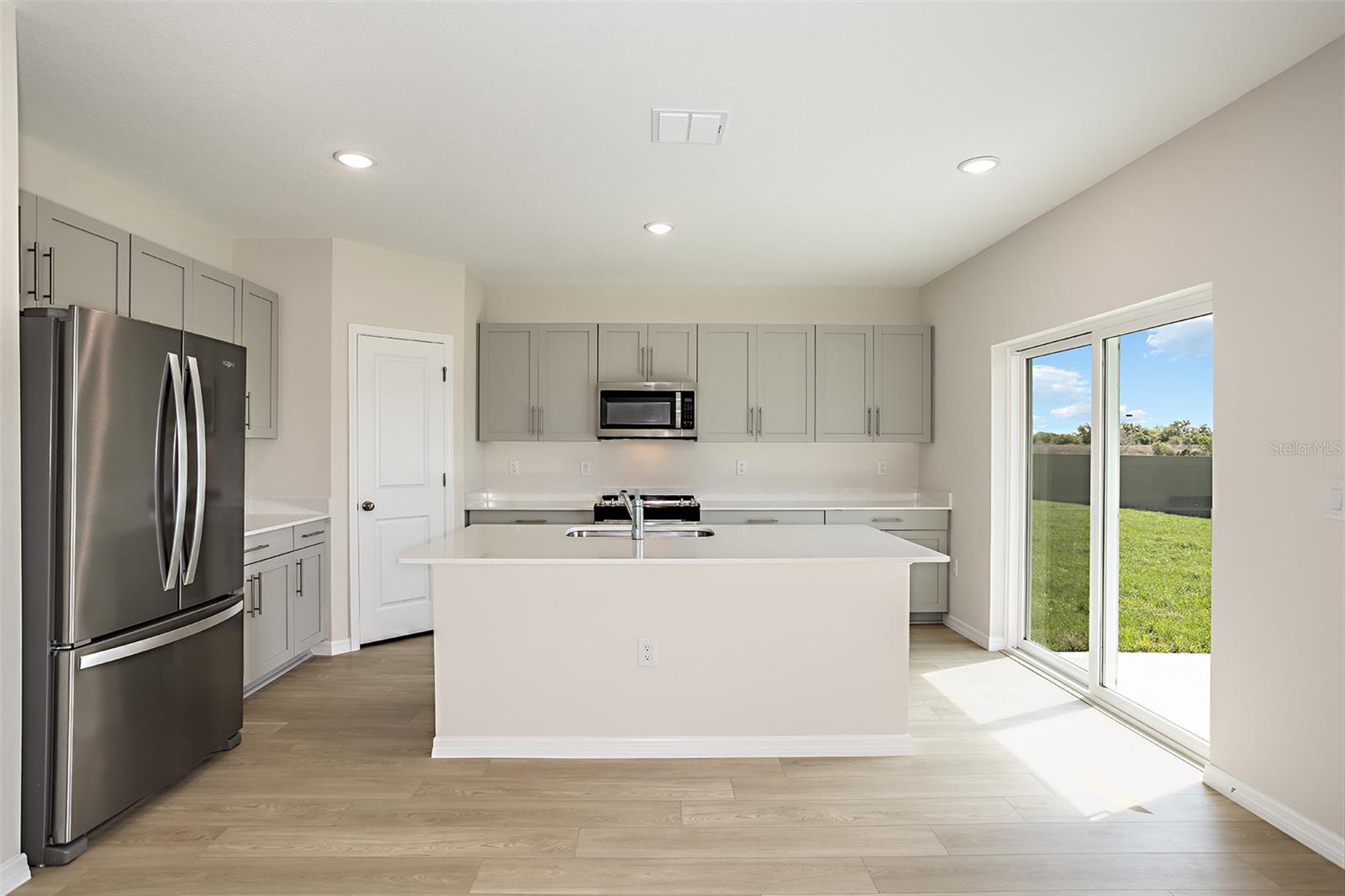 2151 LAWSON WAY — photo 2