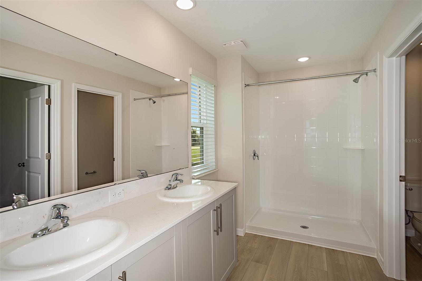 2151 LAWSON WAY — photo 6
