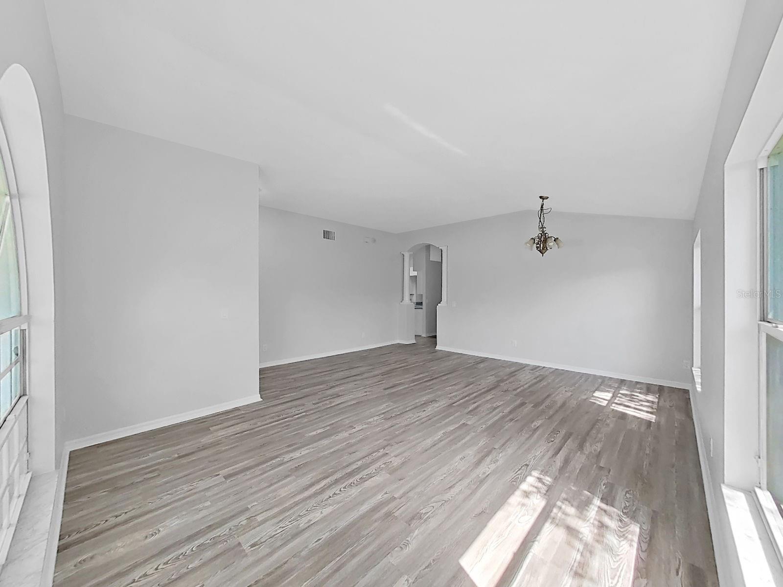 1423 LAKE SHORE RANCH DR — photo 10