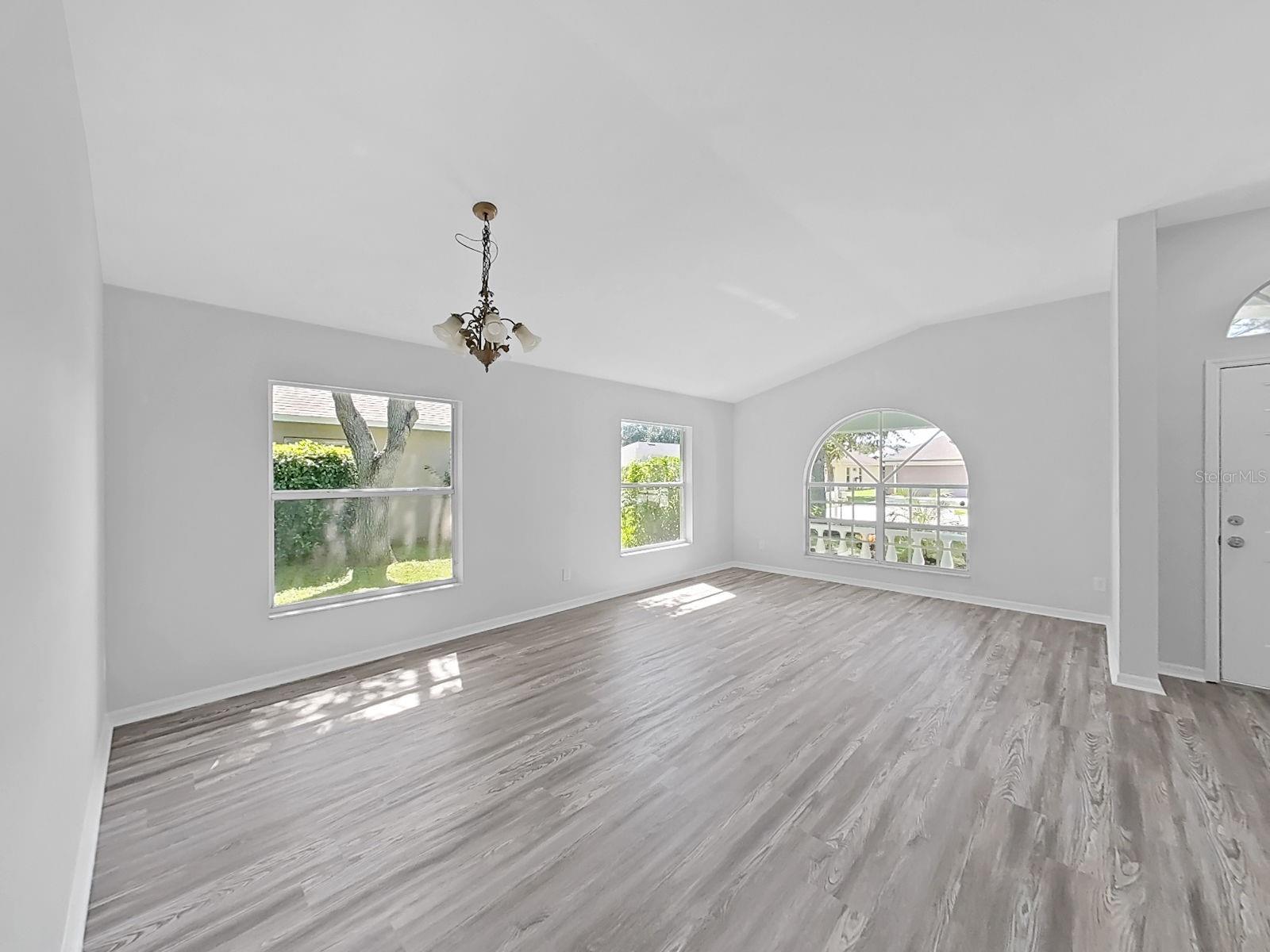 1423 LAKE SHORE RANCH DR — photo 8