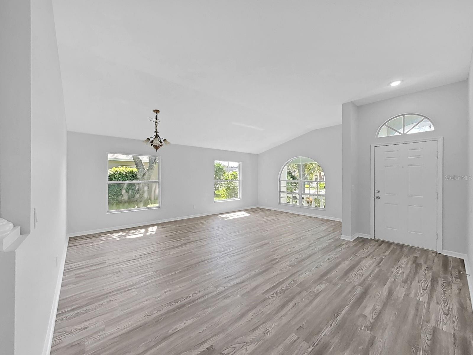 1423 LAKE SHORE RANCH DR — photo 7