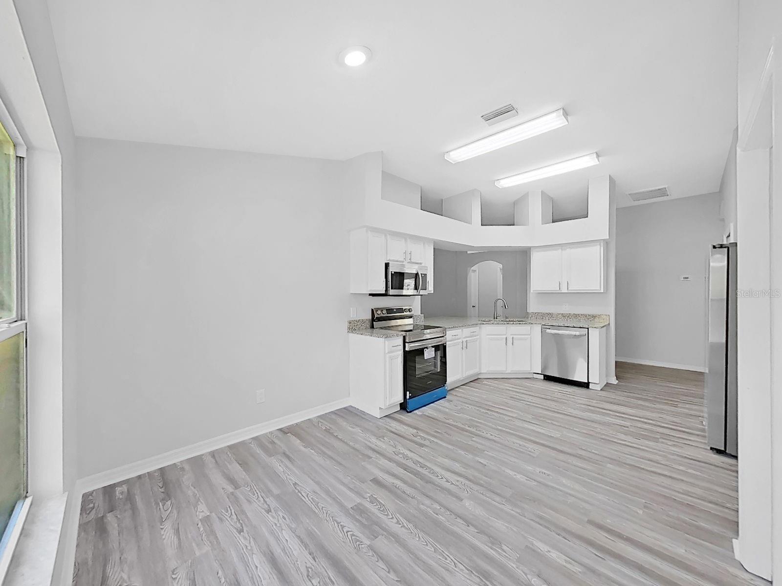 1423 LAKE SHORE RANCH DR — photo 17