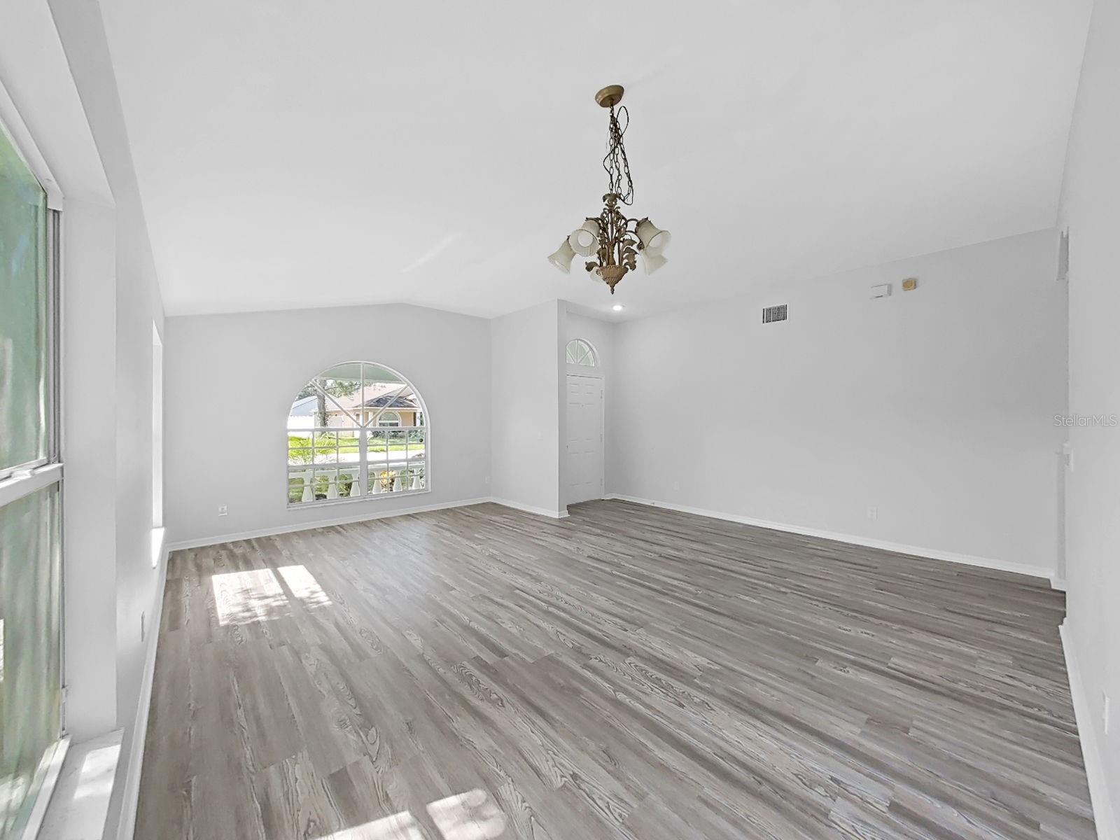1423 LAKE SHORE RANCH DR — photo 9