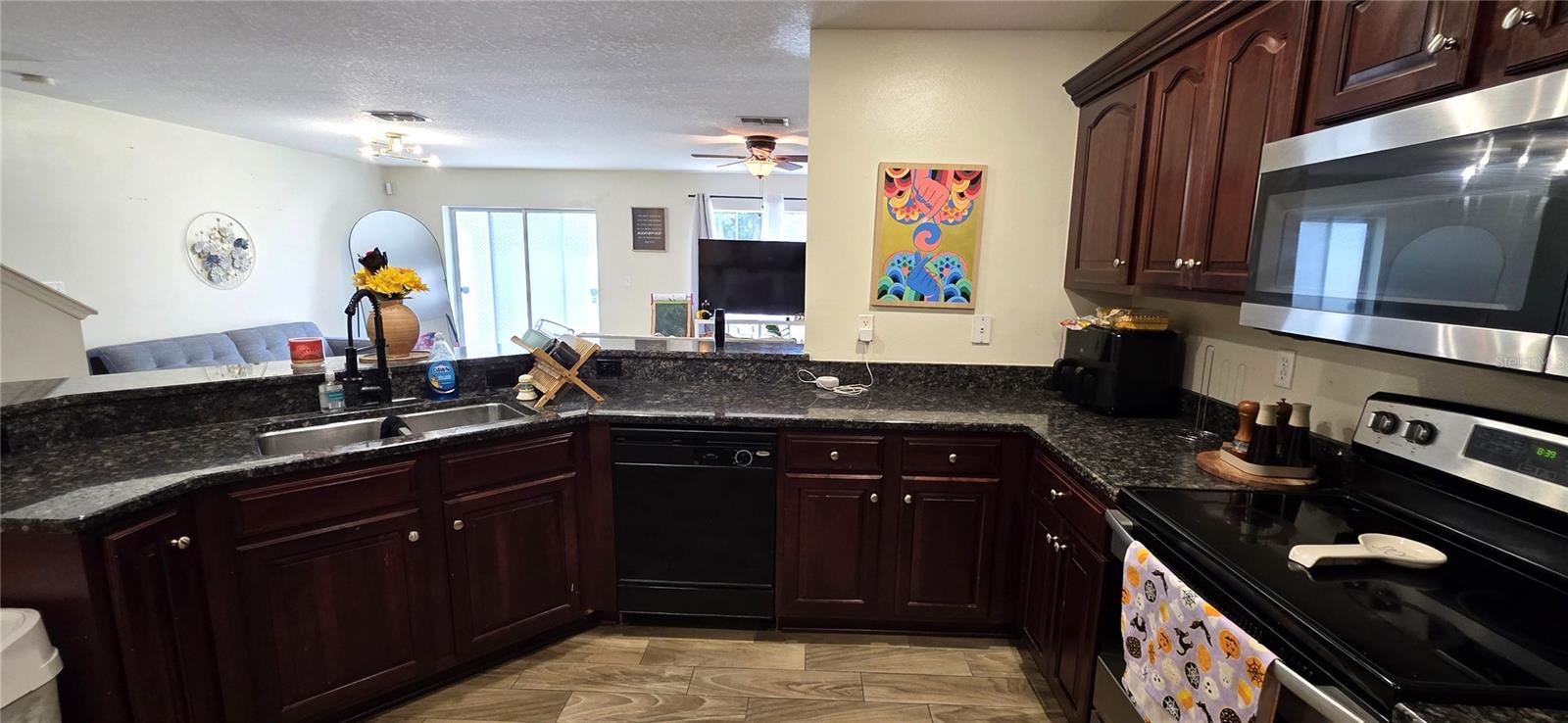 4555 LIMERICK DR — photo 11