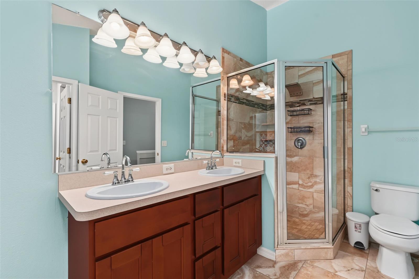 150 SAWTOOTH DR — photo 29