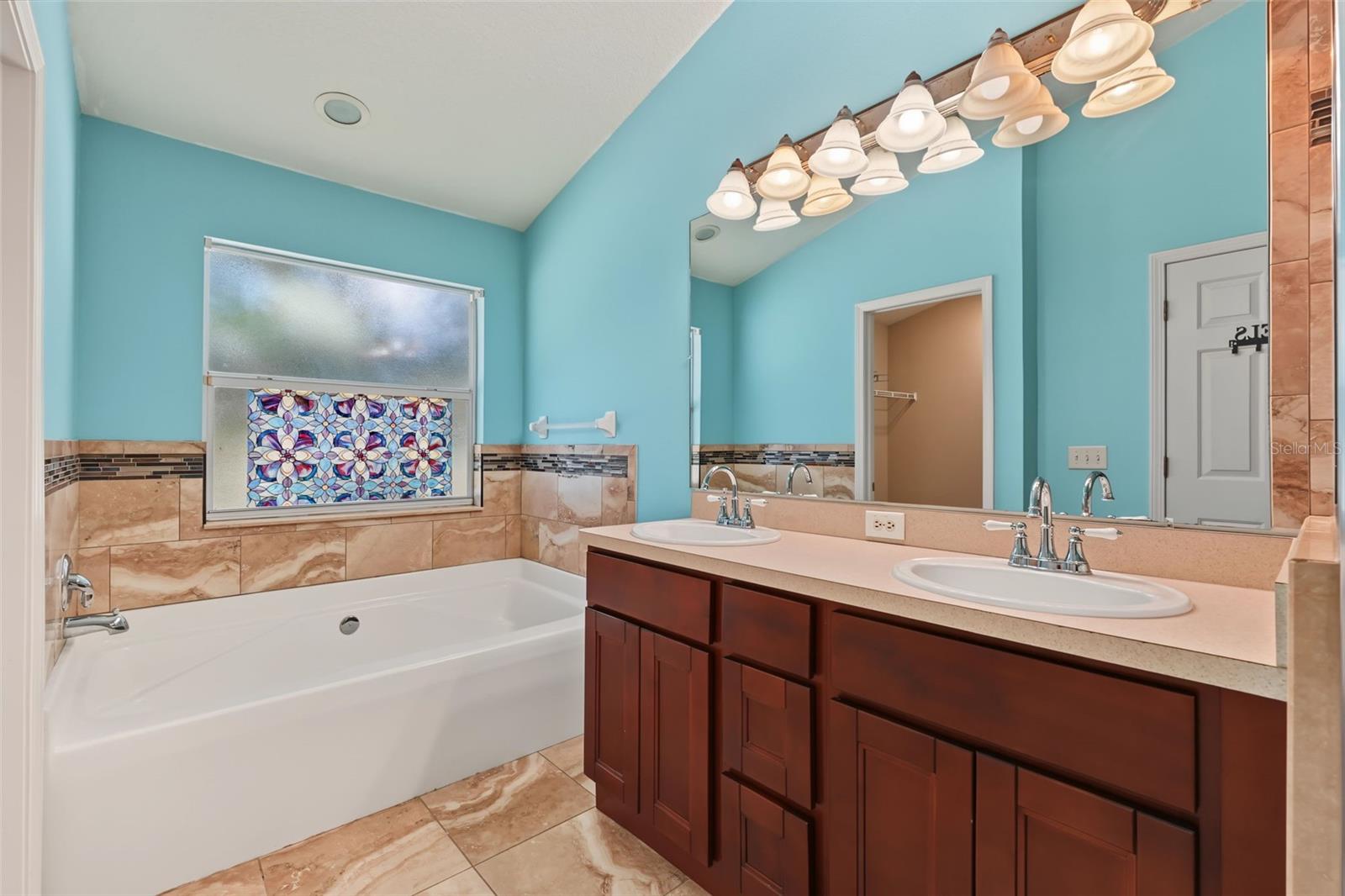 150 SAWTOOTH DR — photo 30