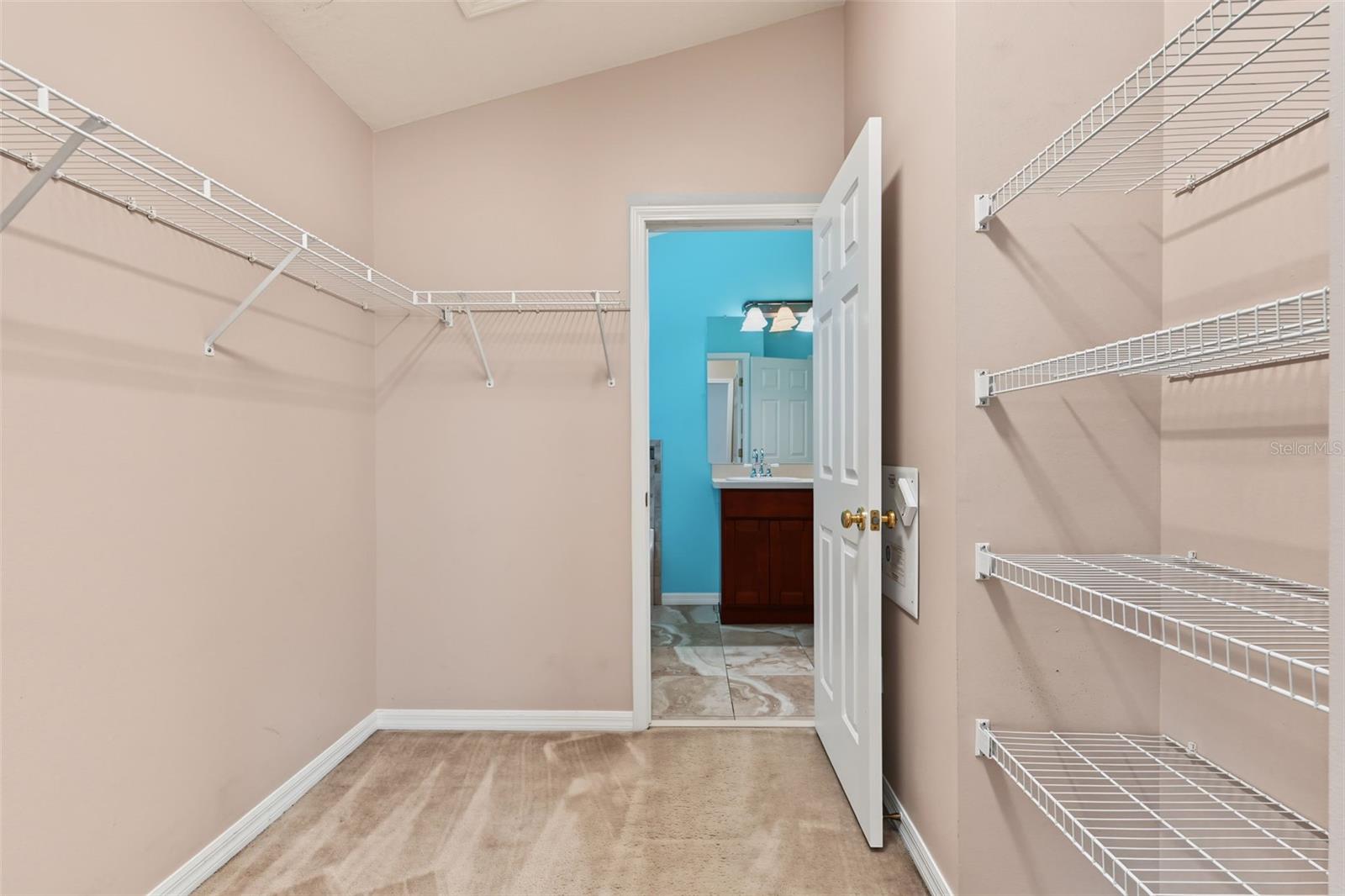 150 SAWTOOTH DR — photo 27