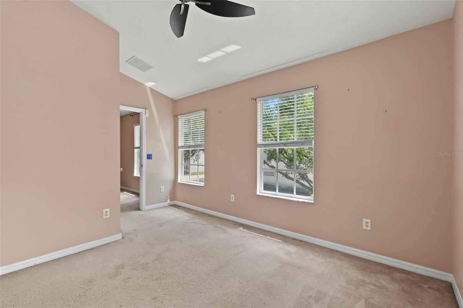 150 SAWTOOTH DR — photo 35