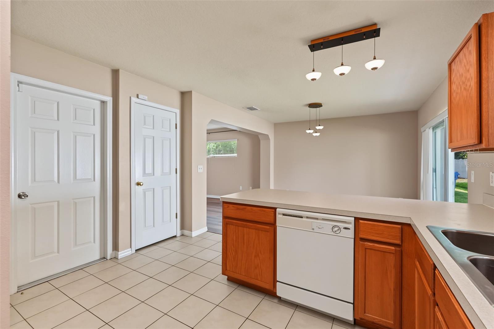 150 SAWTOOTH DR — photo 16