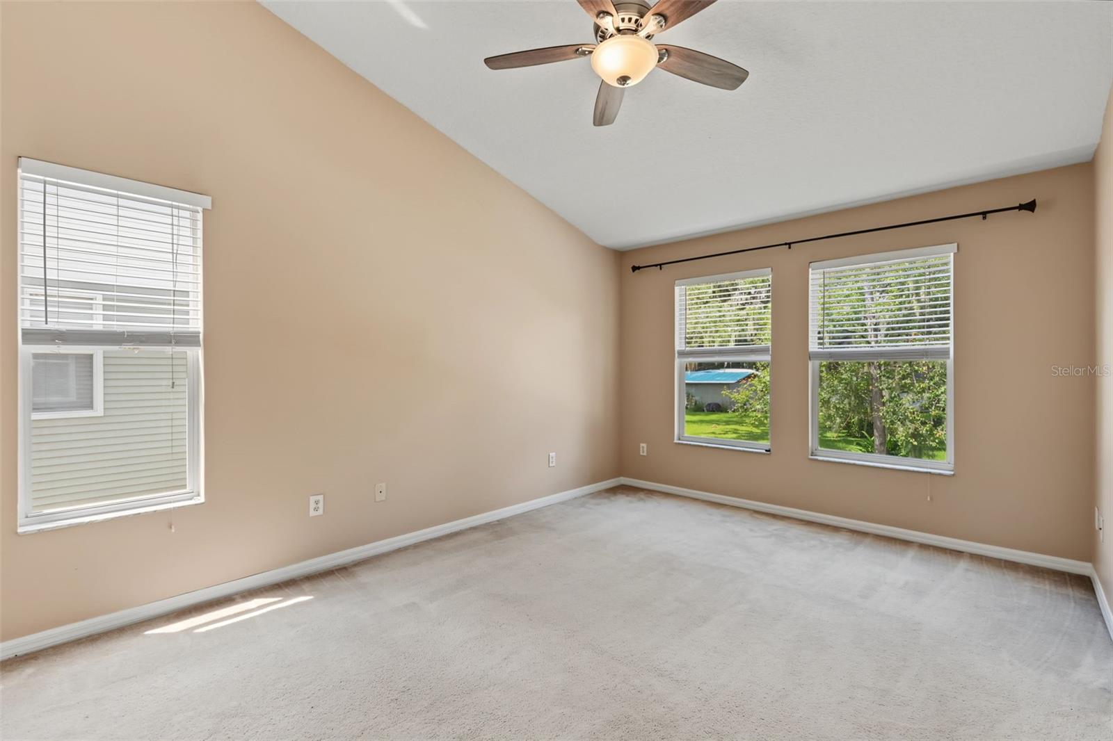 150 SAWTOOTH DR — photo 24