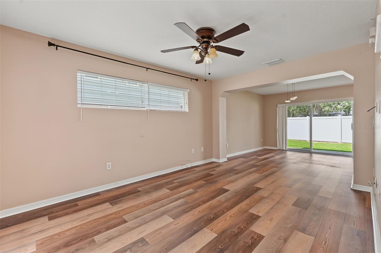 150 SAWTOOTH DR — photo 4