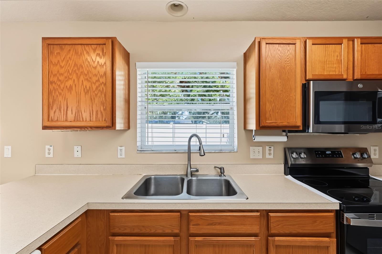 150 SAWTOOTH DR — photo 18