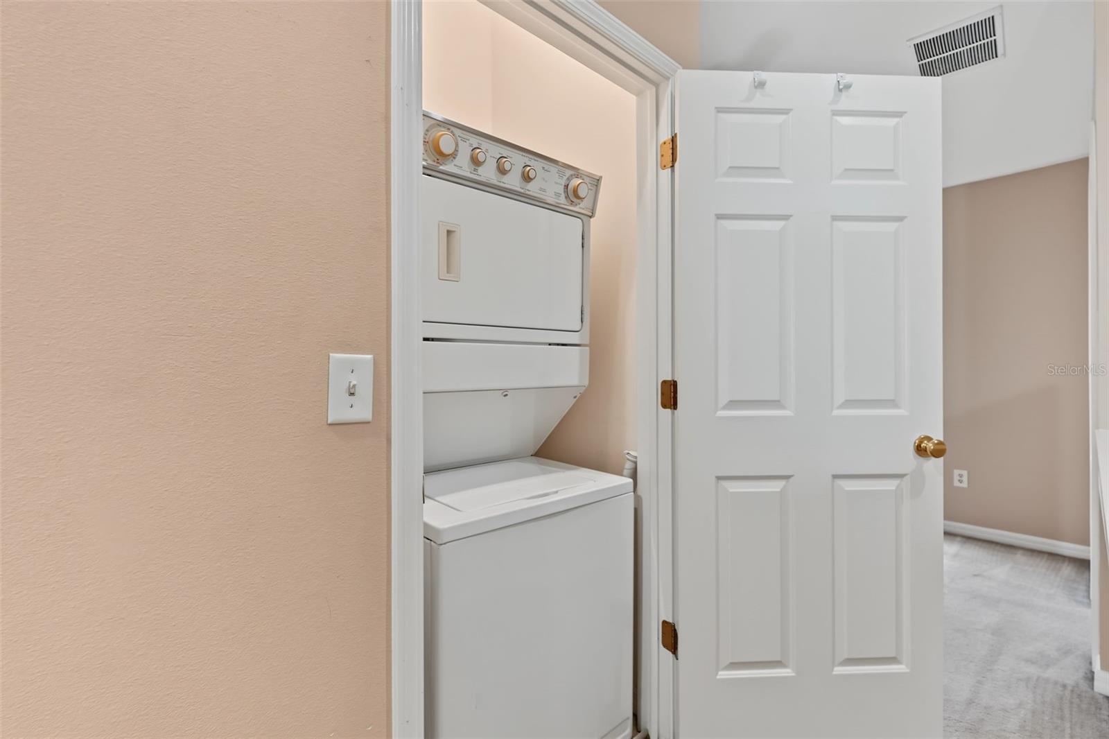 150 SAWTOOTH DR — photo 36